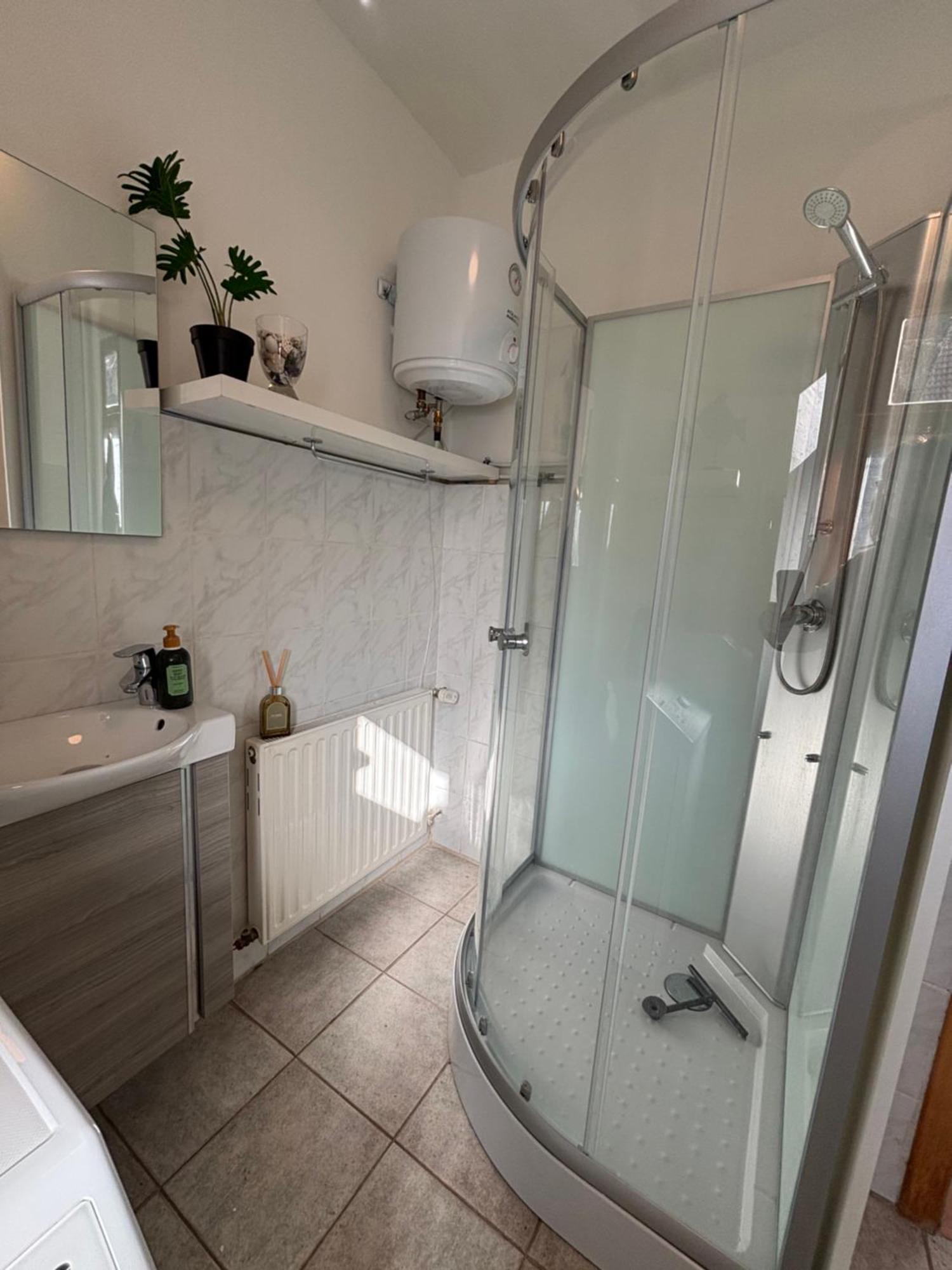 Workers Lodge Fuer 4-14 Pers, Parkplatz, Wlan, Einzelbetten Gundersheim Zewnętrze zdjęcie
