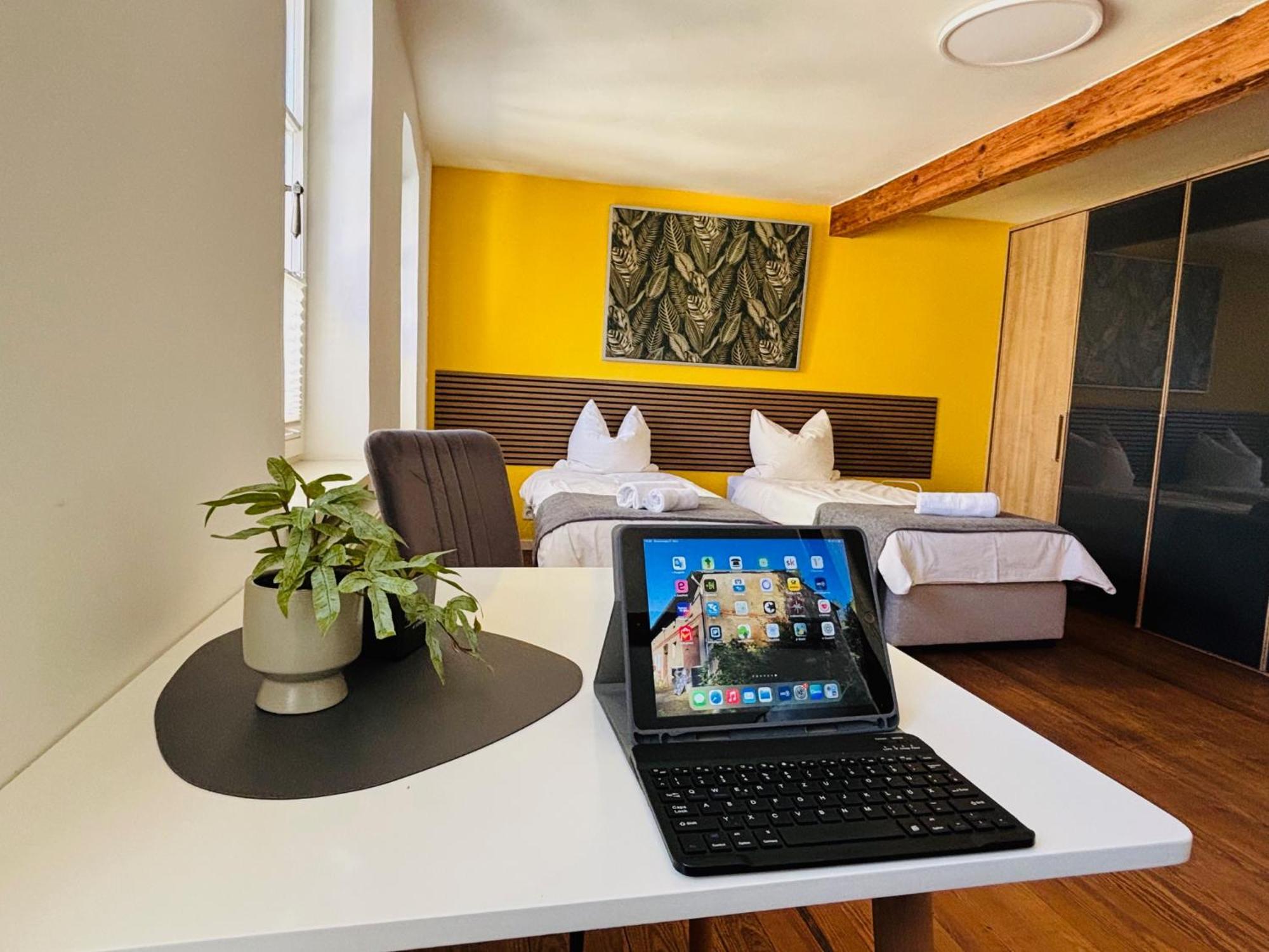 Workers Lodge Fuer 4-14 Pers, Parkplatz, Wlan, Einzelbetten Gundersheim Zewnętrze zdjęcie